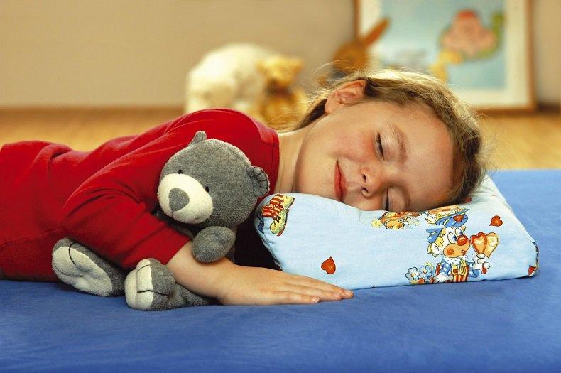 Распространенные наполнители для ортопедических подушек – латекс, полиуретановая пена, гречневая лузга Ортопедическая подушка